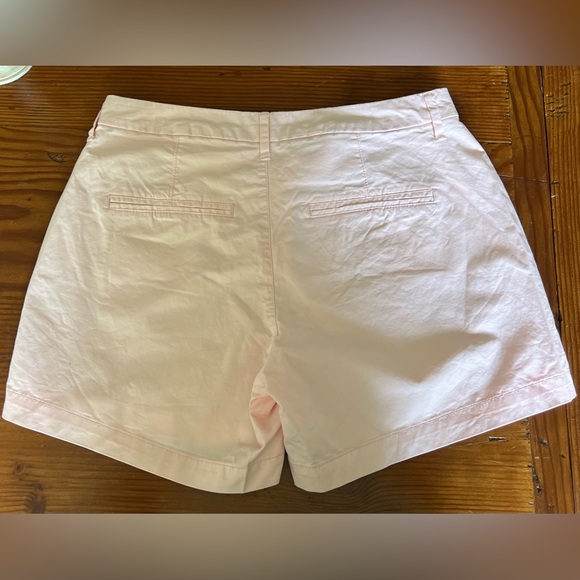 Old Navy Women’s Shorts EUC - Picture 2 of 3